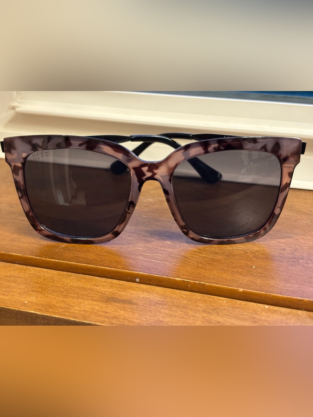 Diff Eyewear Women's Tortoiseshell Frame Sunglasses with Dark Lenses